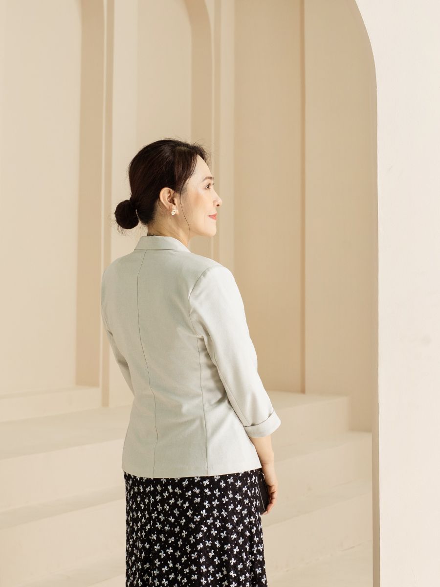 Áo vest đính hoa, tay lửng