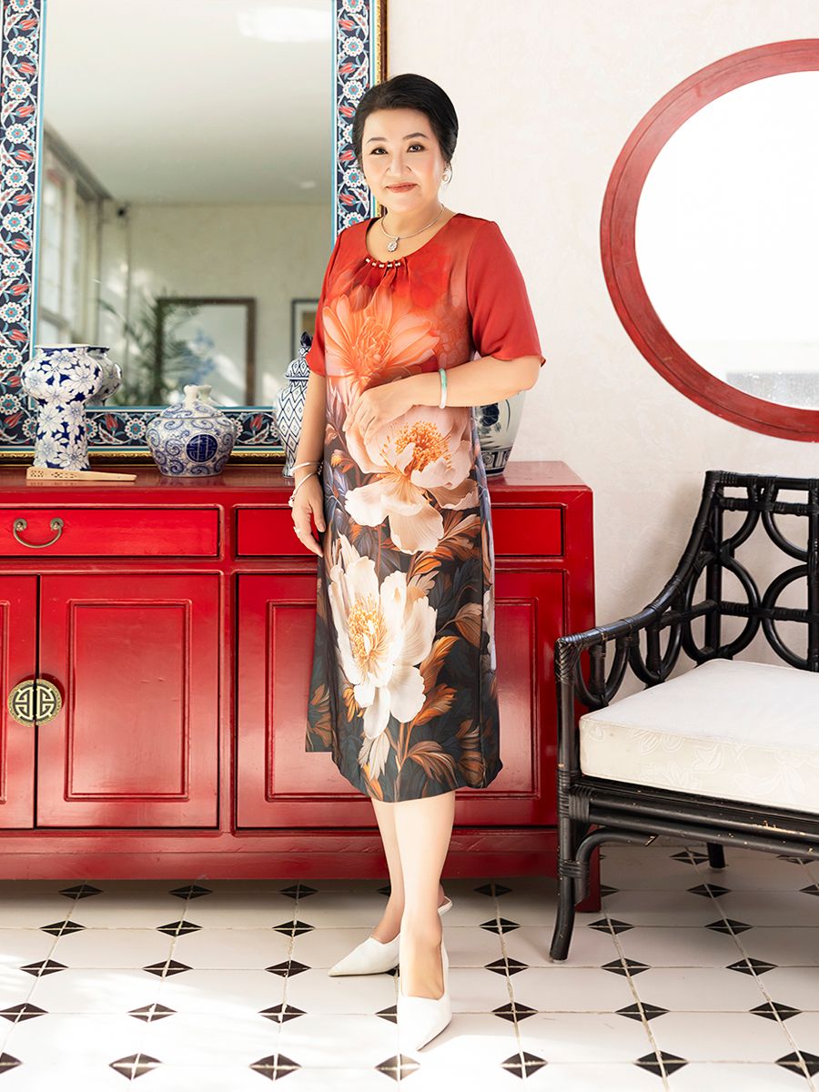 Đầm lụa suông Hạnh, cổ xếp kết hạt, tay loe