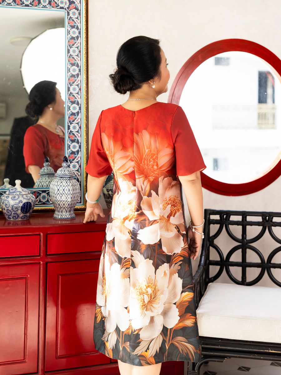 Đầm lụa suông Hạnh, cổ xếp kết hạt, tay loe