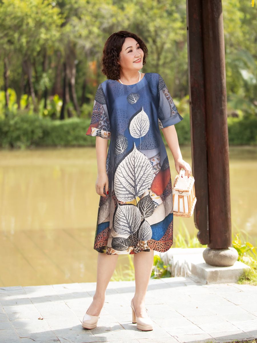 Đầm suông cổ tròn họa tiết, tay bèo