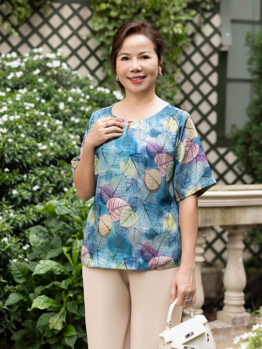 Áo Hạnh cổ tròn xẻ V, kết hạt, tay ngắn