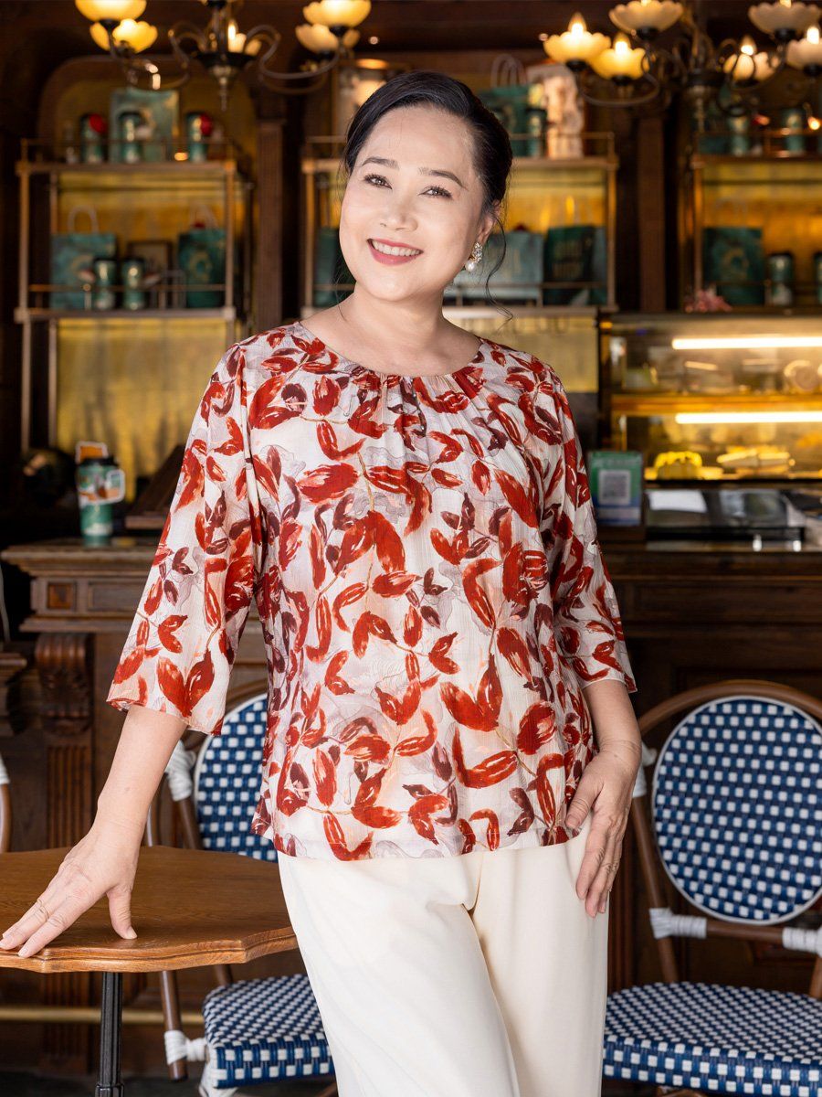 Áo Hạnh cổ tròn đính bi, in họa tiết lá, tay lửng