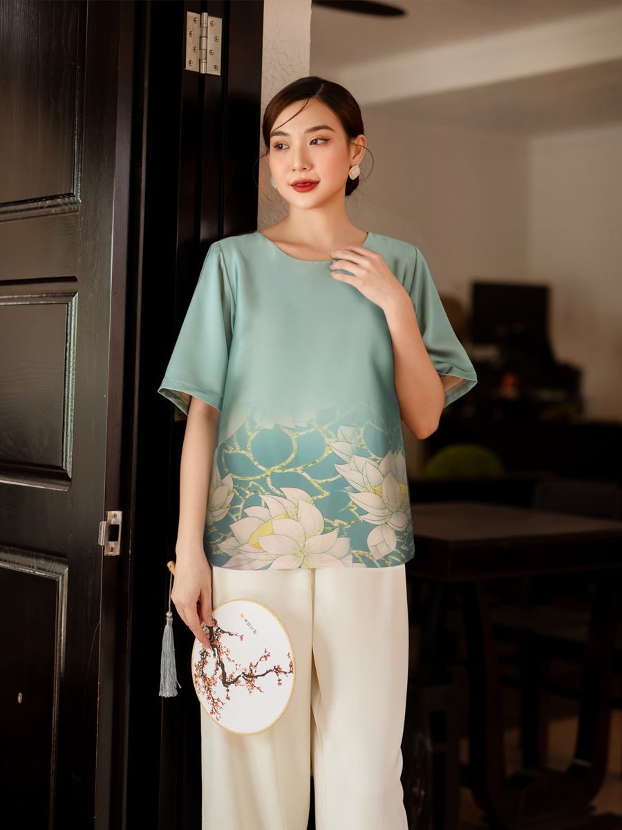 Áo cổ tròn in họa tiết, tay ngắn