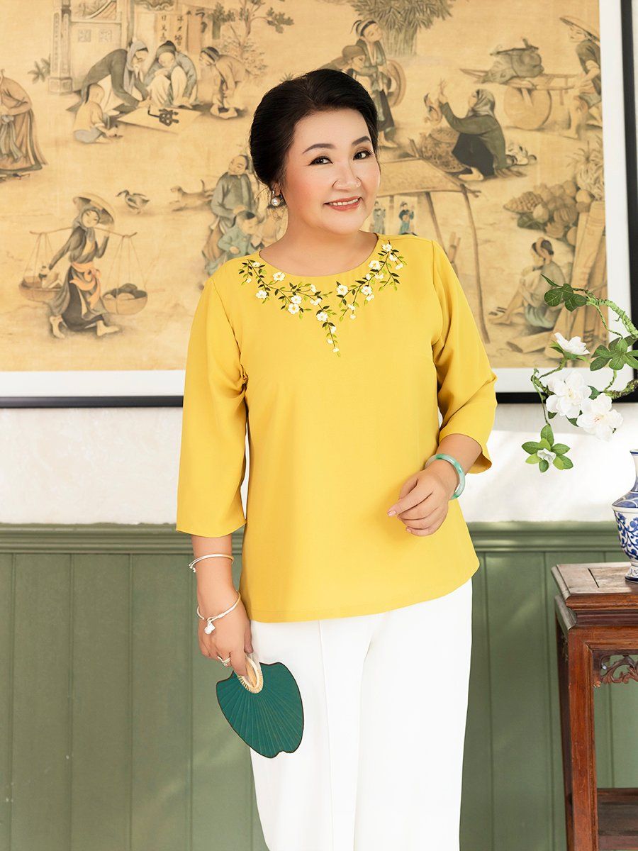 Áo Hạnh cổ tròn thêu hoa 3D tinh tế , tay lửng