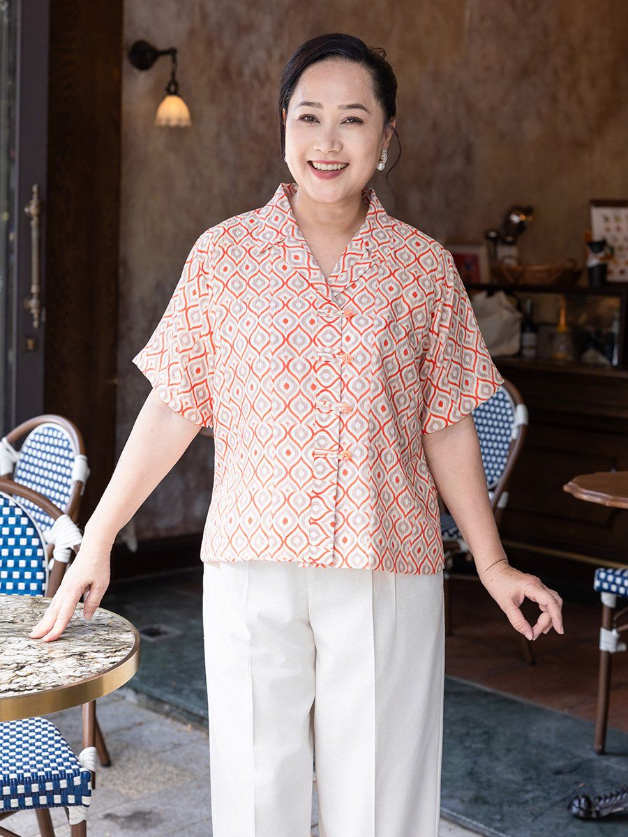 Hạnh Áo sơ mi cổ danton in họa tiết nghệ thuật, tay ngắn