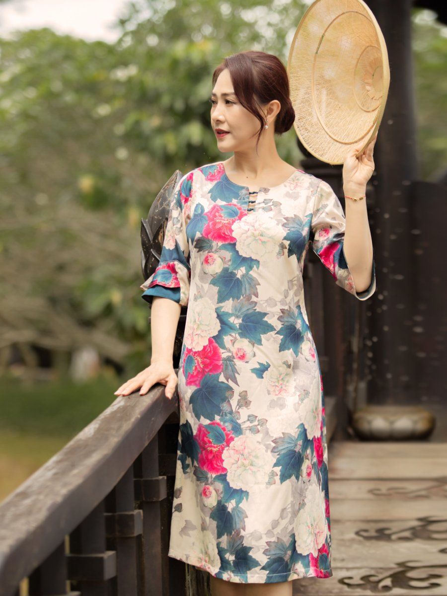 Đầm suông cổ tròn cách điệu, tay bèo hai tầng