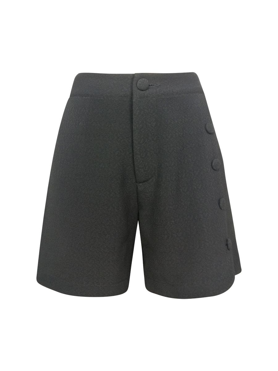 Quần short xẻ ống, đính nút