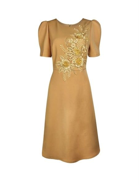 Đầm midi cổ tròn thêu hoa, tay phồng
