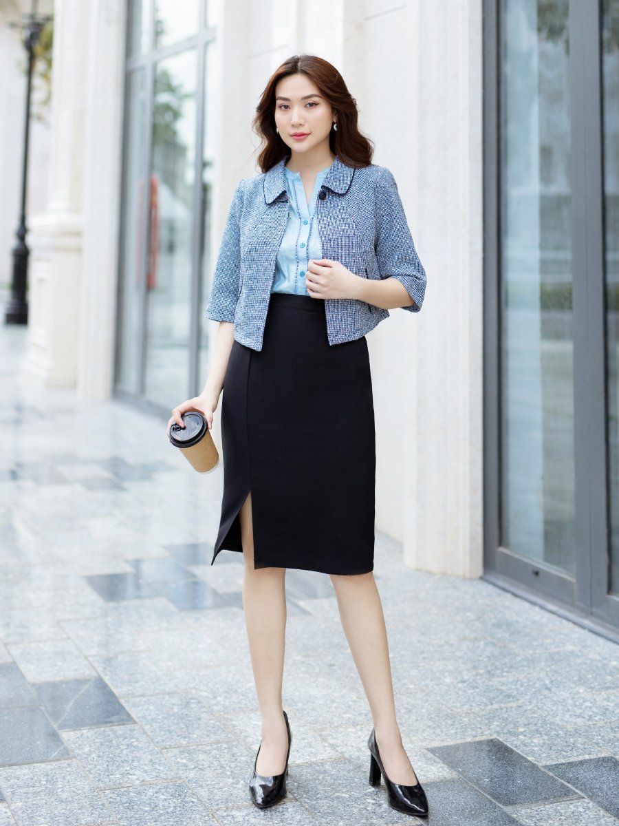 Váy cách điệu xẻ tà