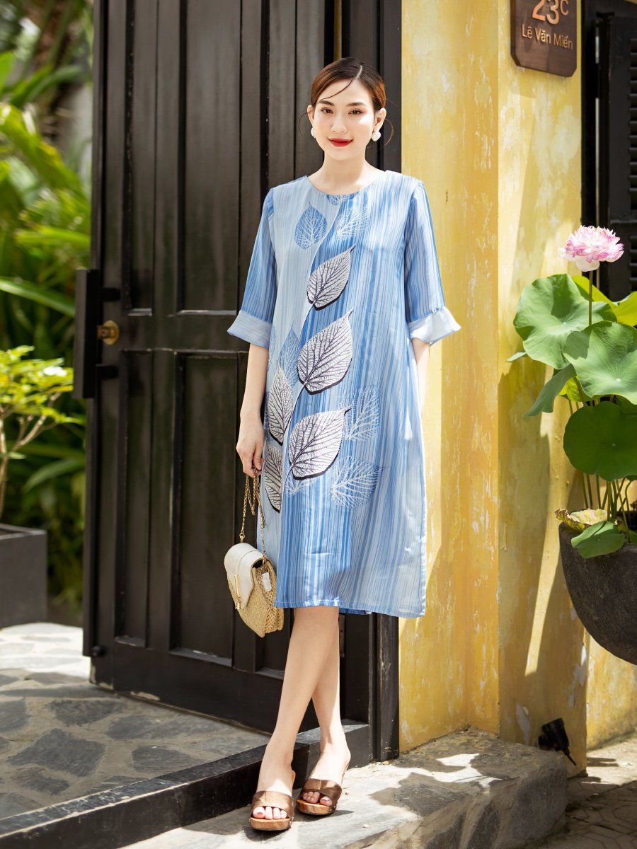 Đầm suông cổ tròn họa tiết , tay bèo