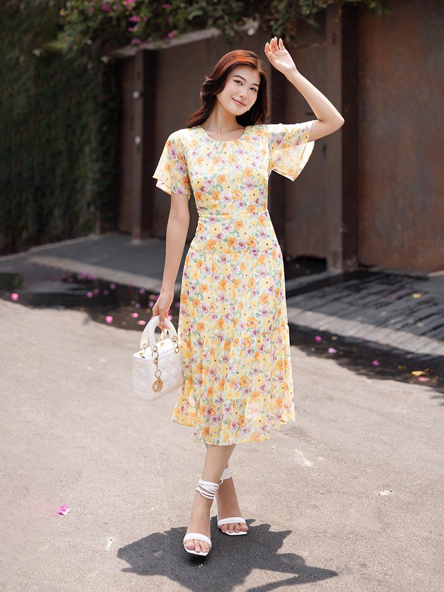 Đầm cổ tròn họa tiết hoa 3 tầng