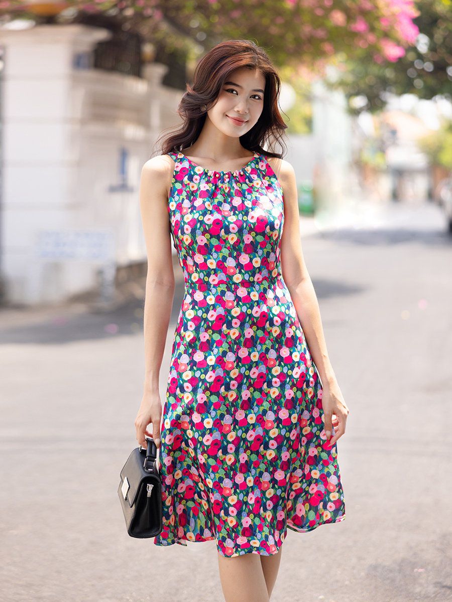 Đầm sát nách cổ tròn đính hạt châu