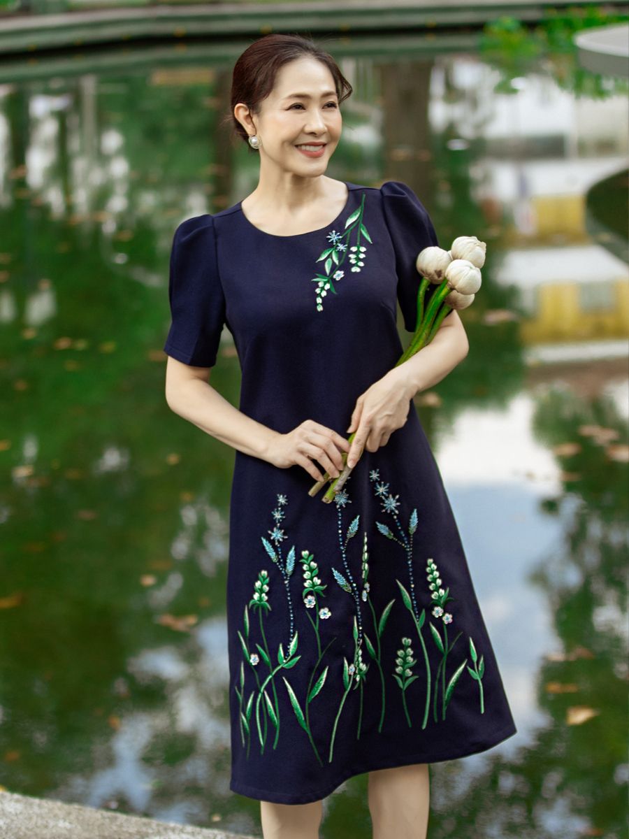 Đầm suông thêu kết sang trọng