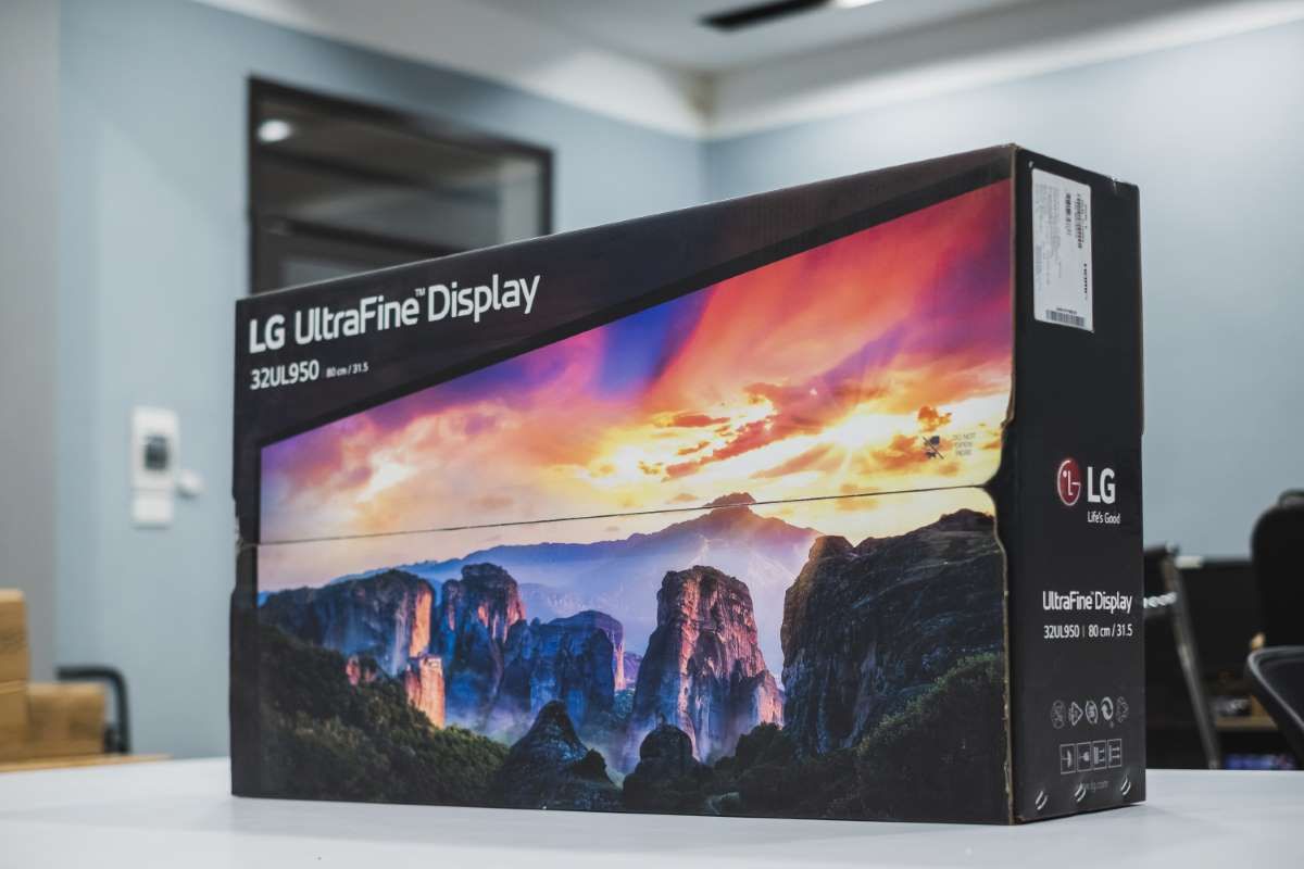 Màn hình LG UHD 4K 31.5'' IPS UHD 4K VESA DisplayHDR™ 600 Daisychain 4K Thunderbolt 32UL950-W