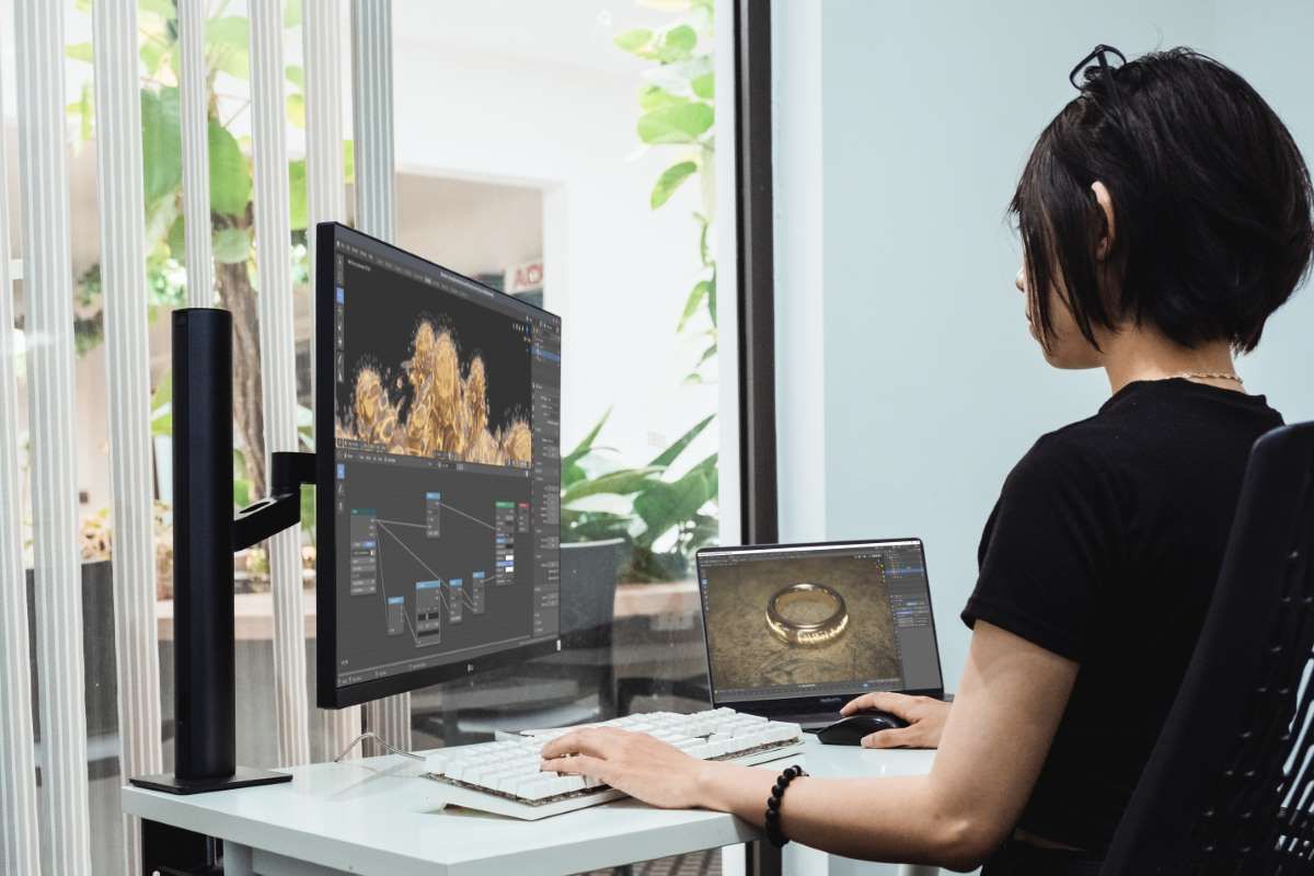 Màn hình LG UltraFine™ UHD 32'' IPS HDR 10 USB Type-C™ Ergo Stand 32UN880-B