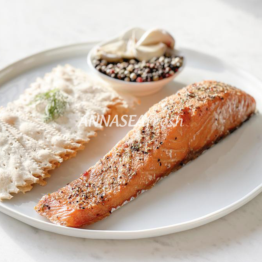 Cá hồi xông khói vị tỏi và tiêu đen