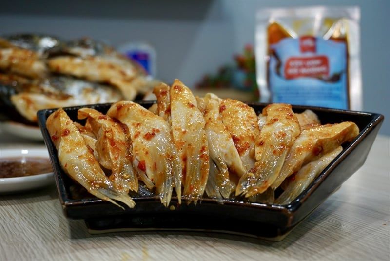 Vây Cá Hồi Ướp Gia Vị BBQ