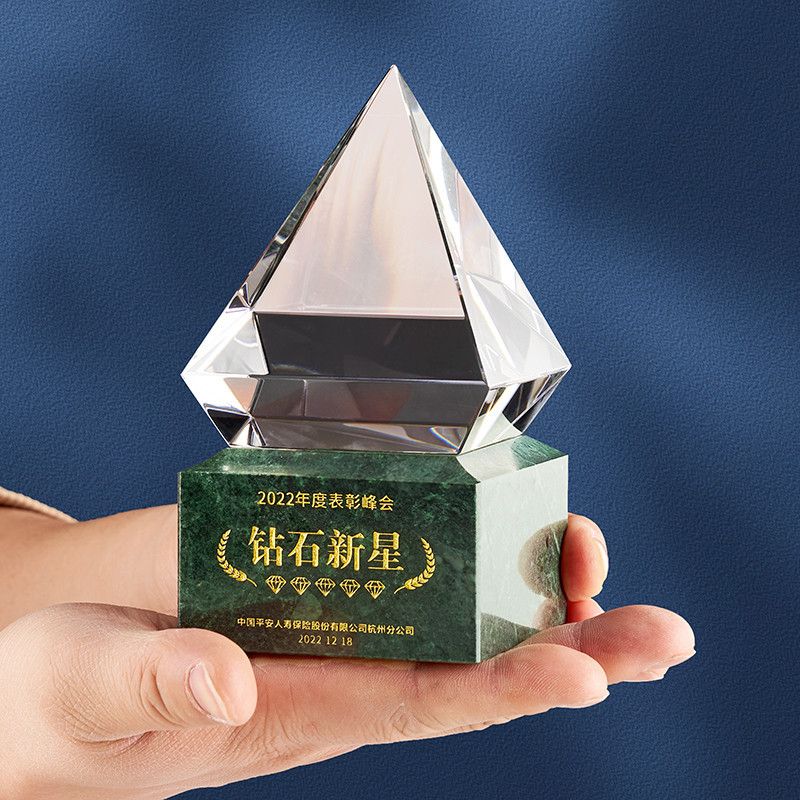Kỷ Niệm Chương Pha Lê PL138