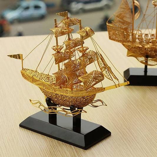 Thuyền Bườm Mạ Vàng