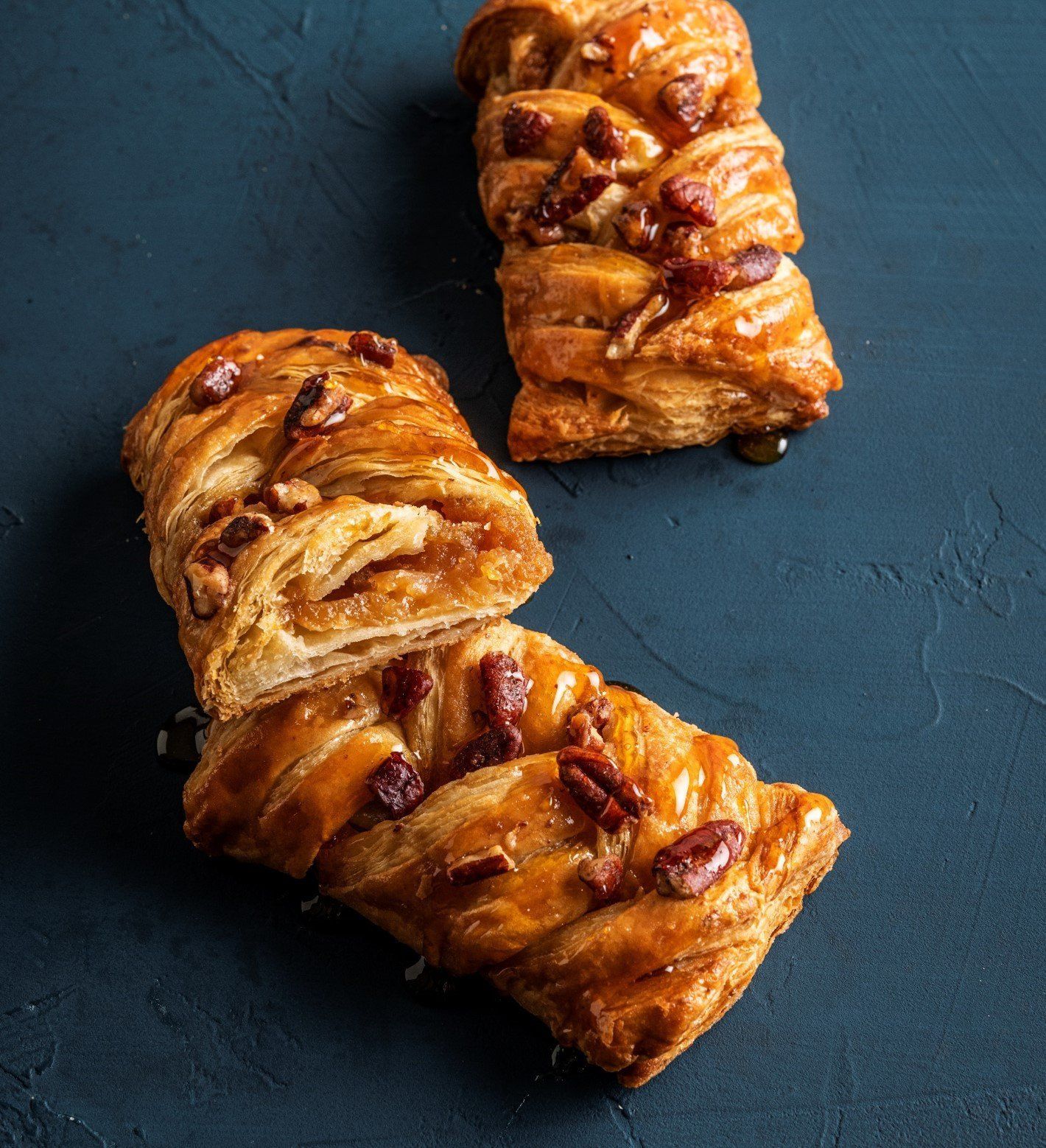 Bánh SALTY CARAMEL PLAIT đông lạnh 95g x 4 cái