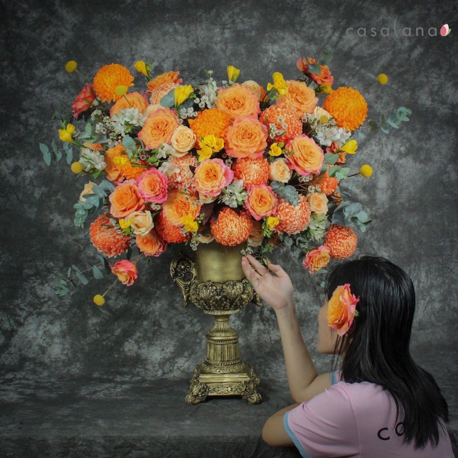 Bình hoa hồng nhập cúc mẫu đơn cam