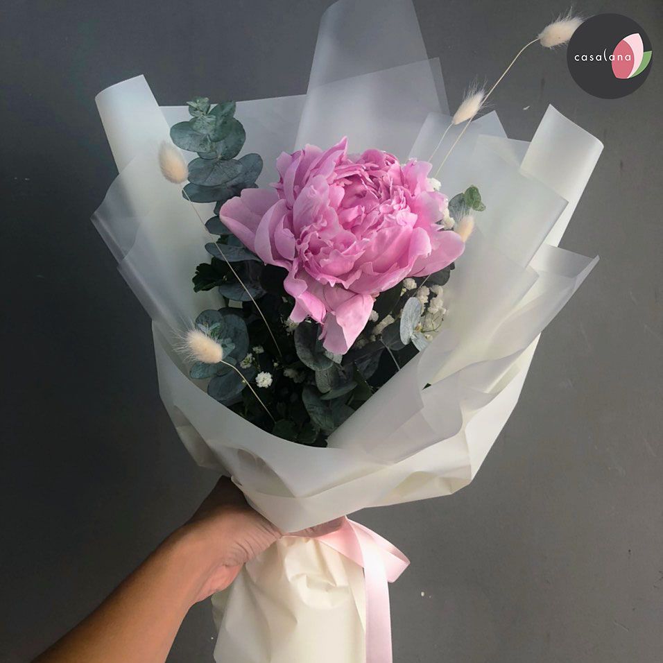 Bó mẫu đơn hồng mix cỏ đuôi thỏ