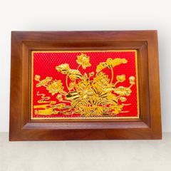 Tranh hoa sen bằng đồng nền đỏ mạ vàng 24K KT 28x38cm - Quà tặng hoa sen