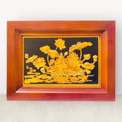 Tranh hoa sen bằng đồng nền đen mạ vàng 24K KT 28x38cm - Quà tặng hoa sen