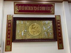 Bộ đại tự câu đối Hồ Chí Minh khung gỗ kích thước 2m3 đồng vàng nền đỏ
