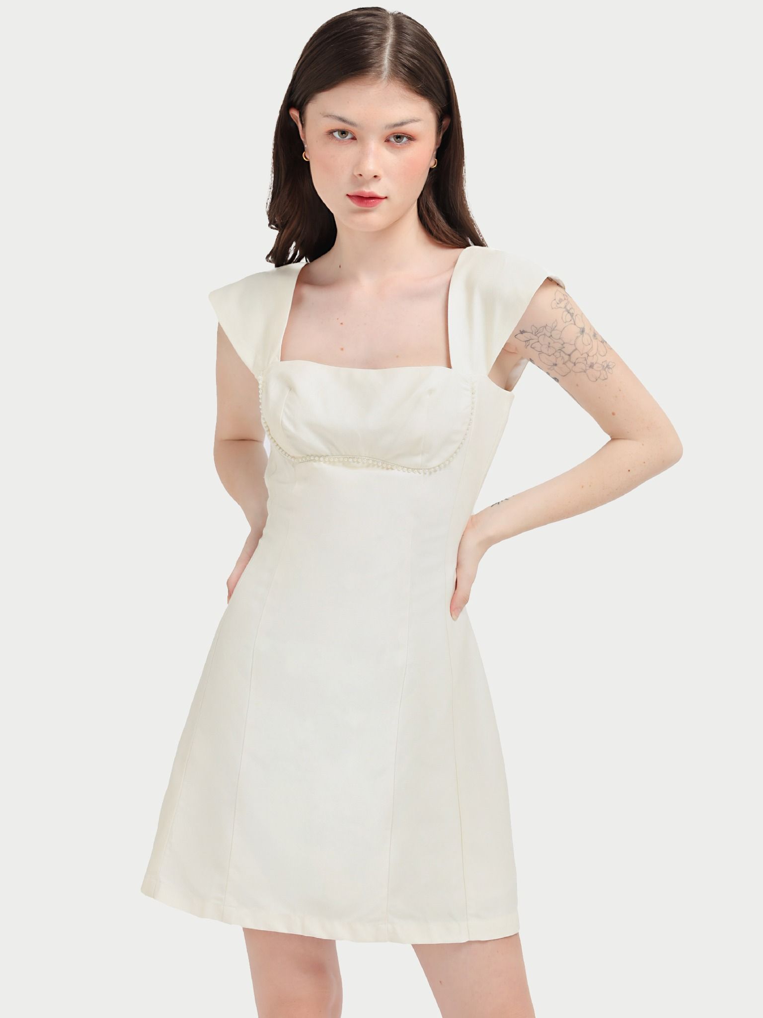 Đầm Ngắn Corin Màu Trắng Kem