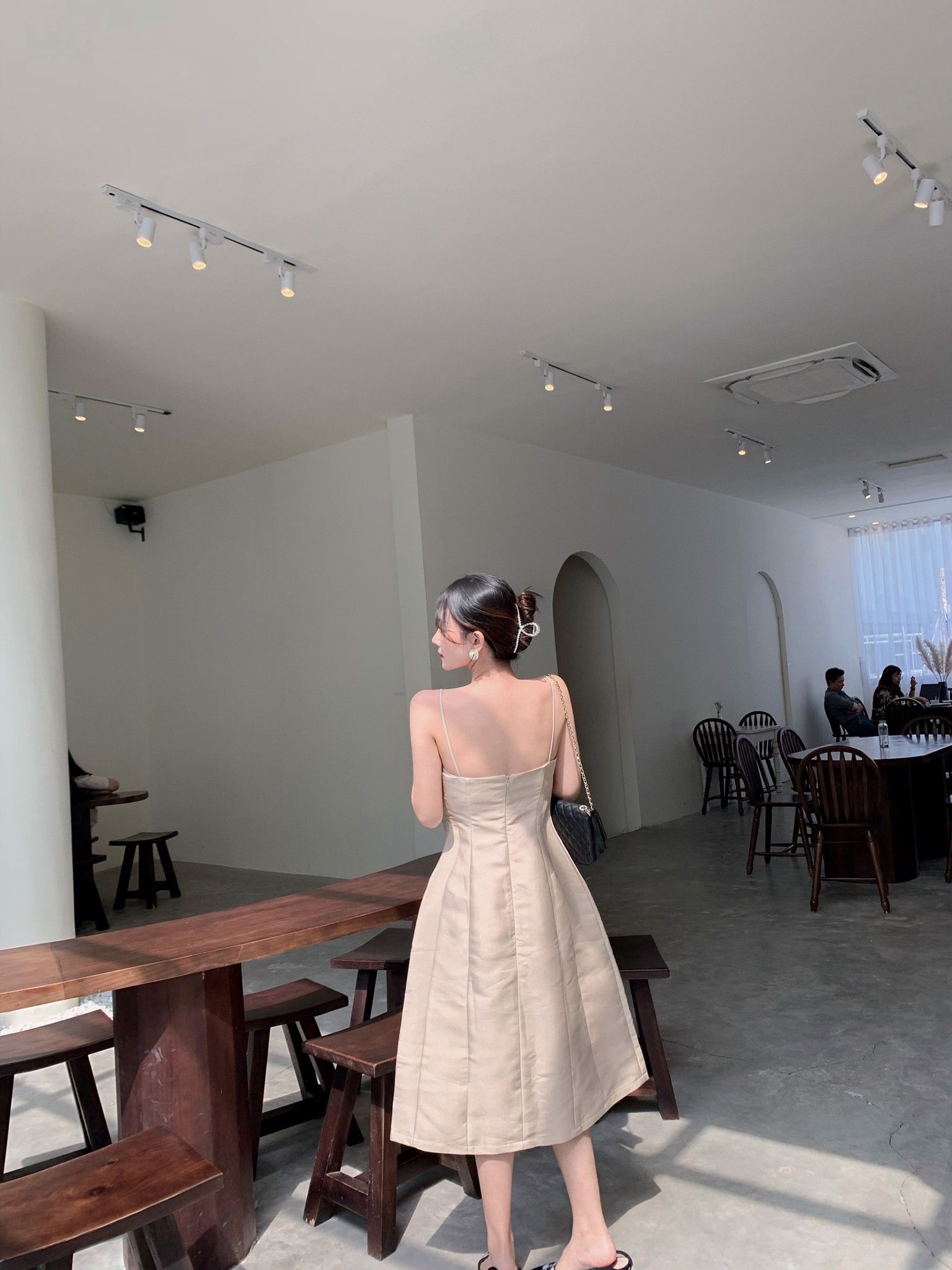 Đầm hai dây cúp ngực kiểu Maris