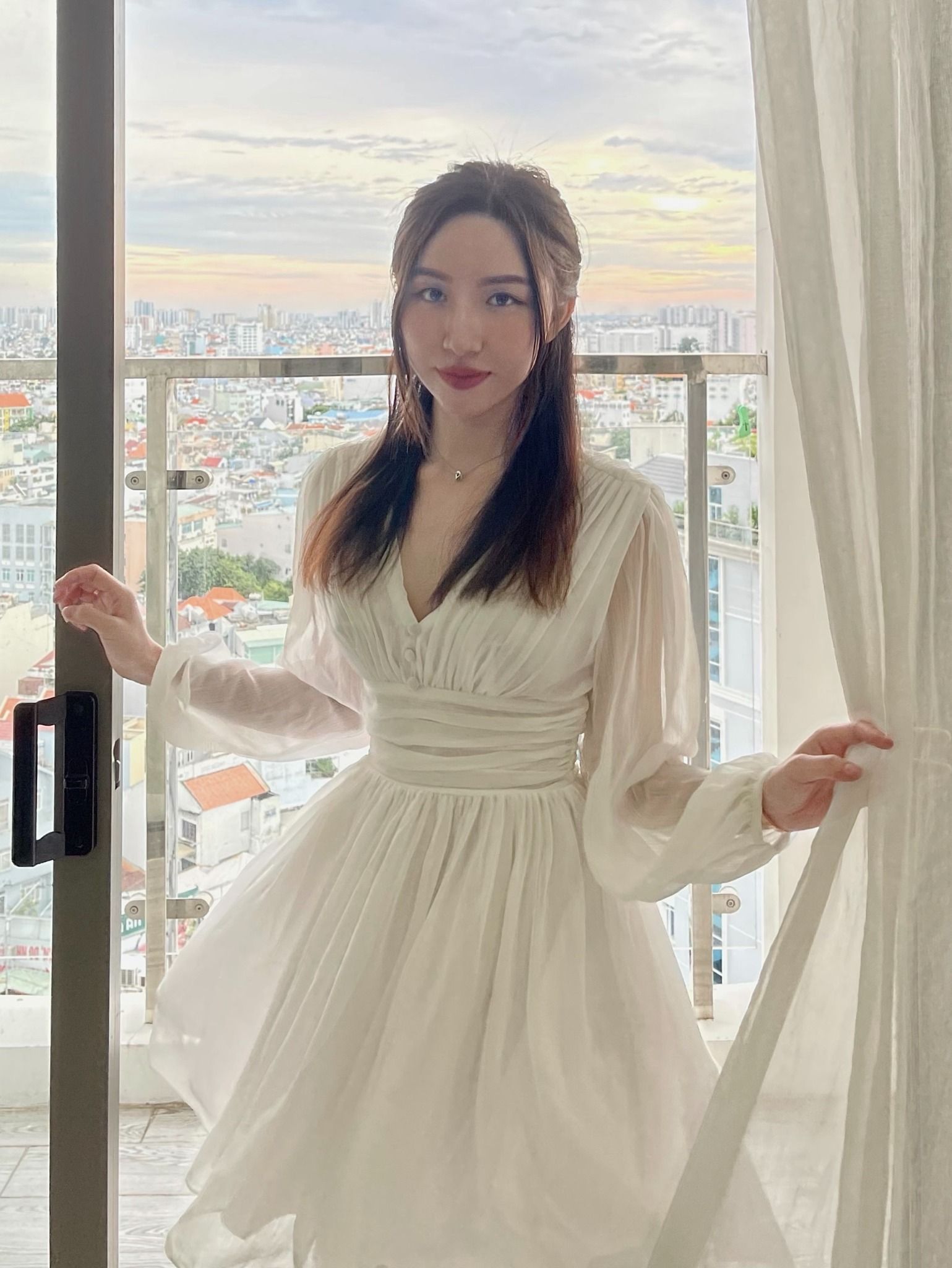 Đầm Ngắn Glenda Màu Trắng