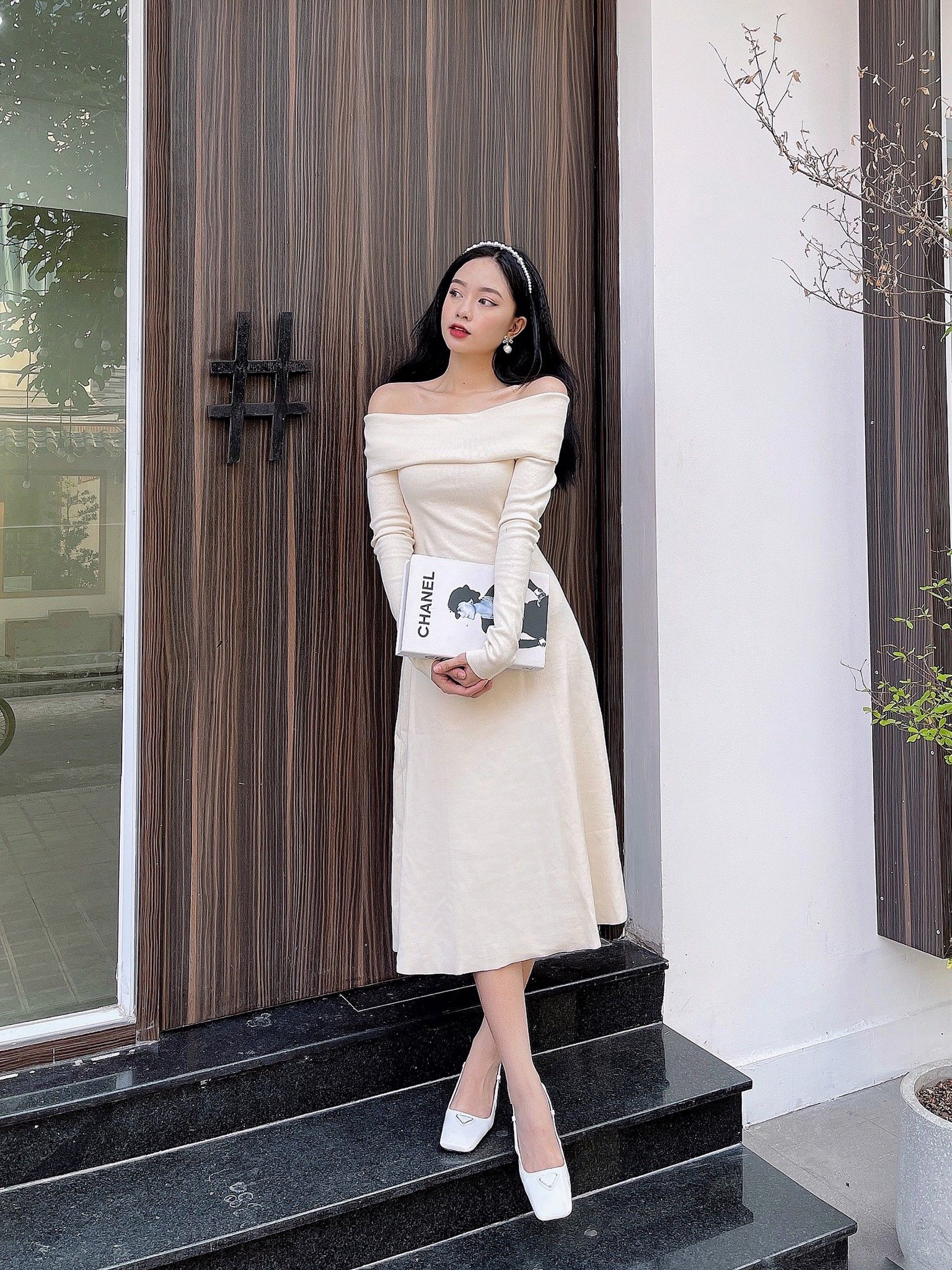 Đầm ôm lệch vai Halter