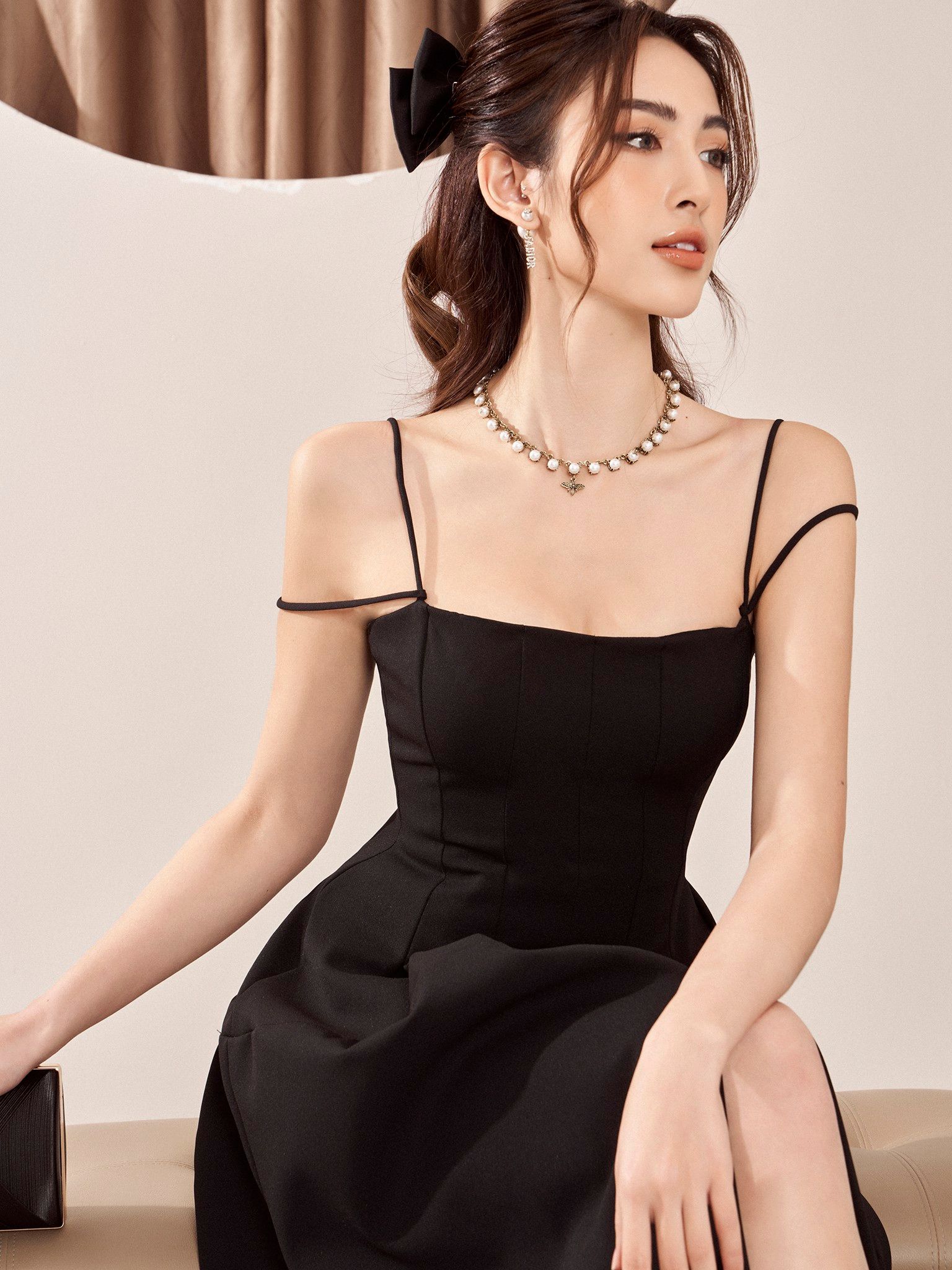 Đầm hai dây kiểu Bellamy