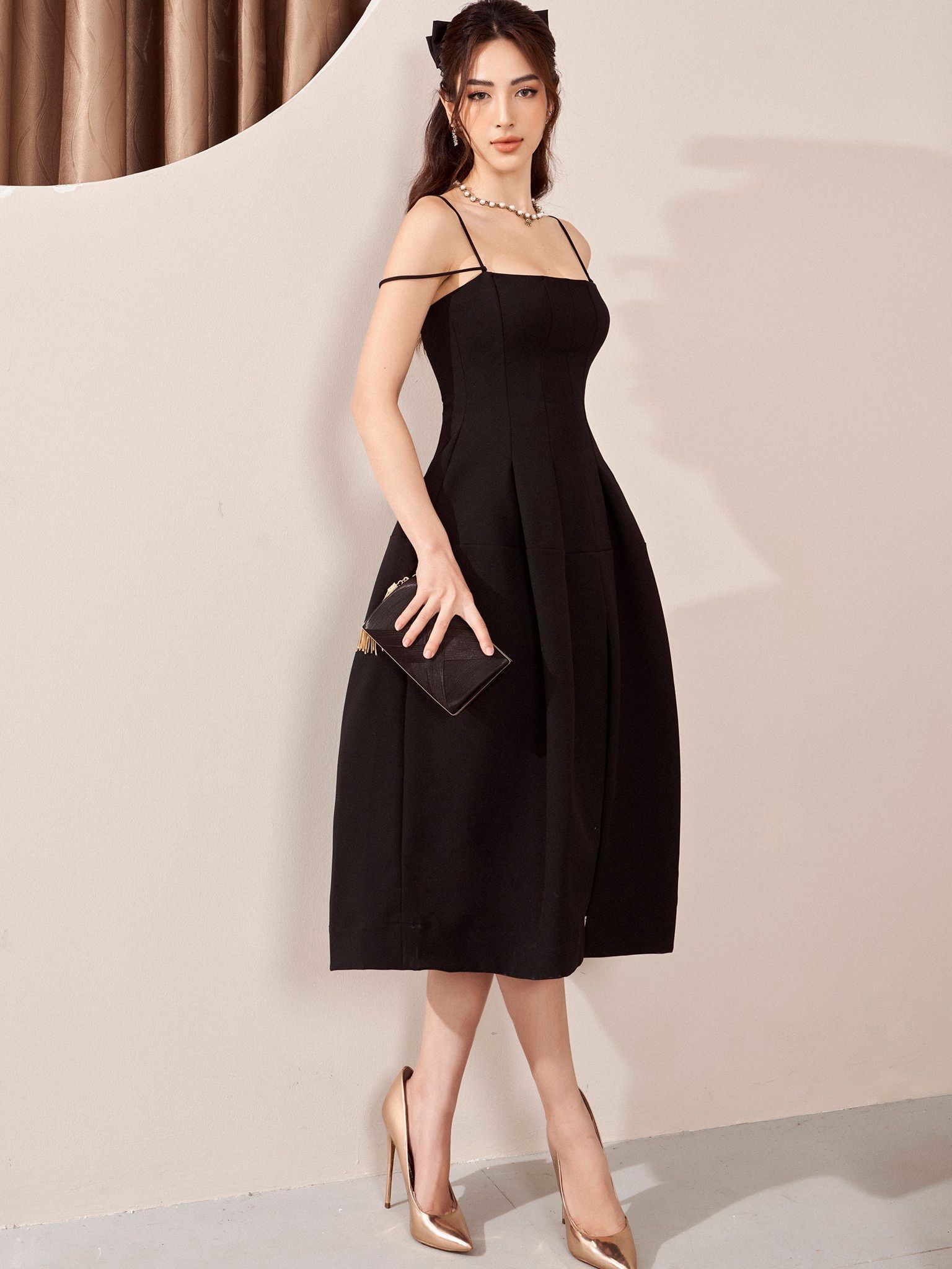 Đầm hai dây kiểu Bellamy
