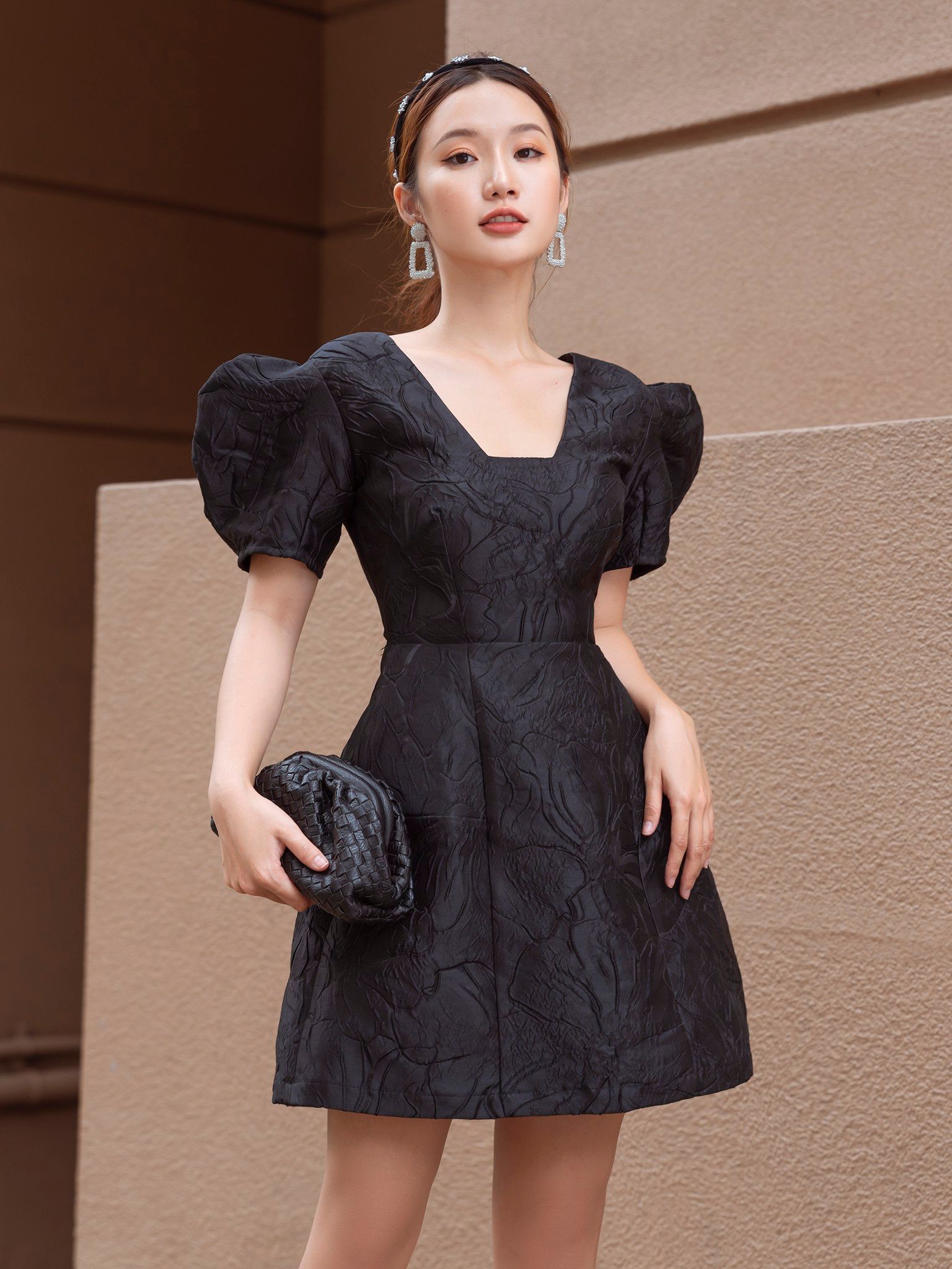 Đầm Ngắn Delia