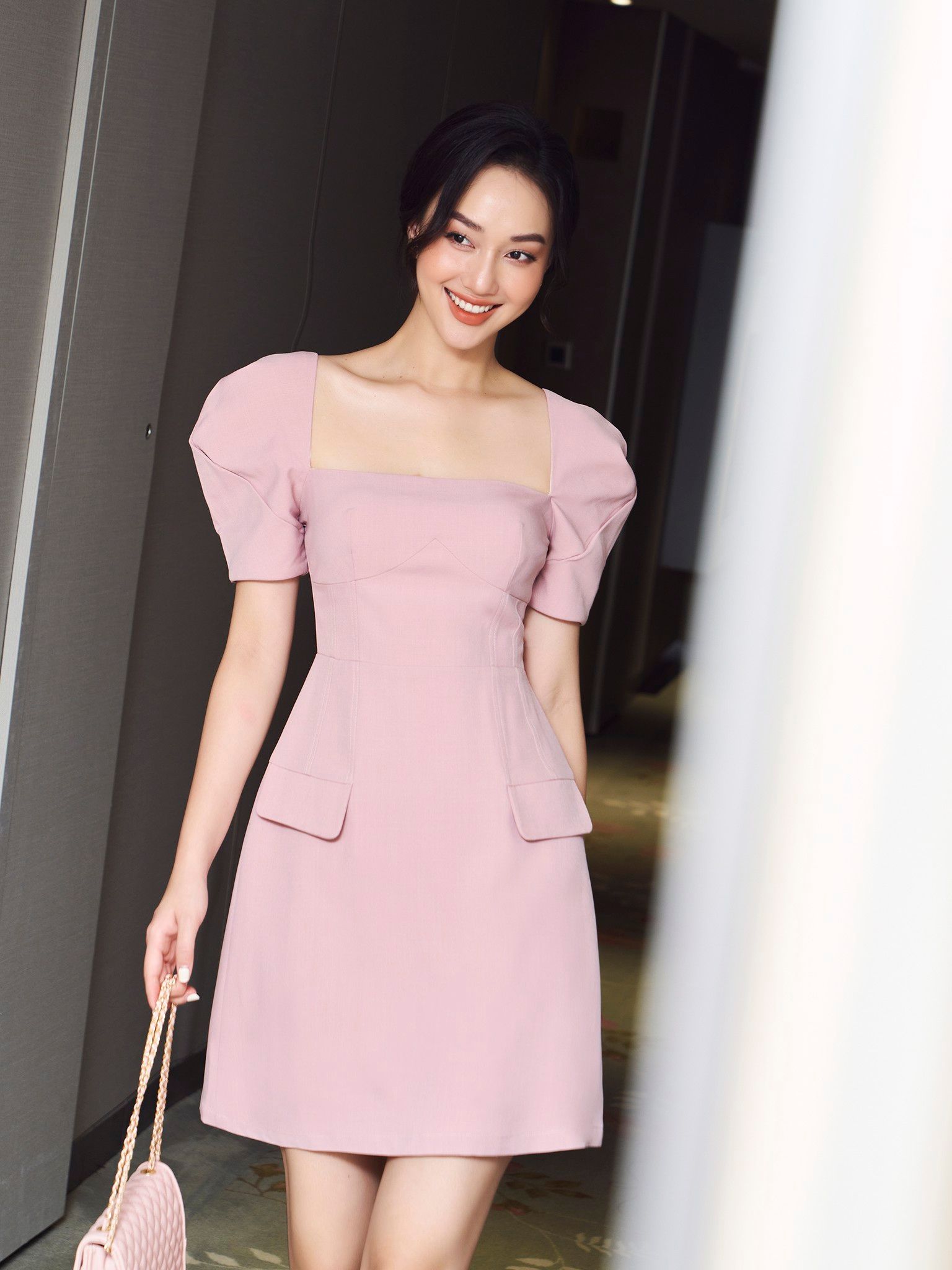 Đầm cổ vuông Amanda