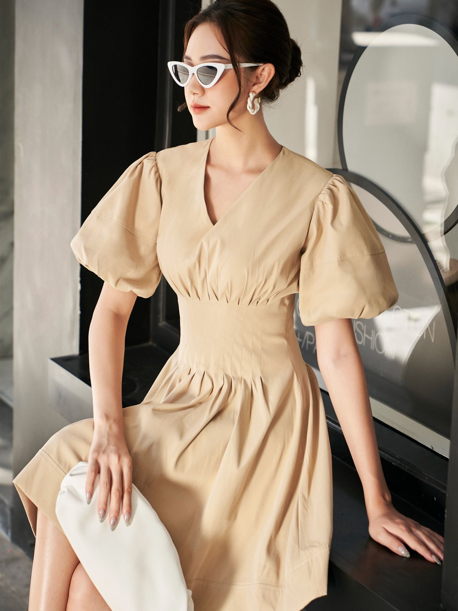 Đầm Ngắn Sami Màu Beige
