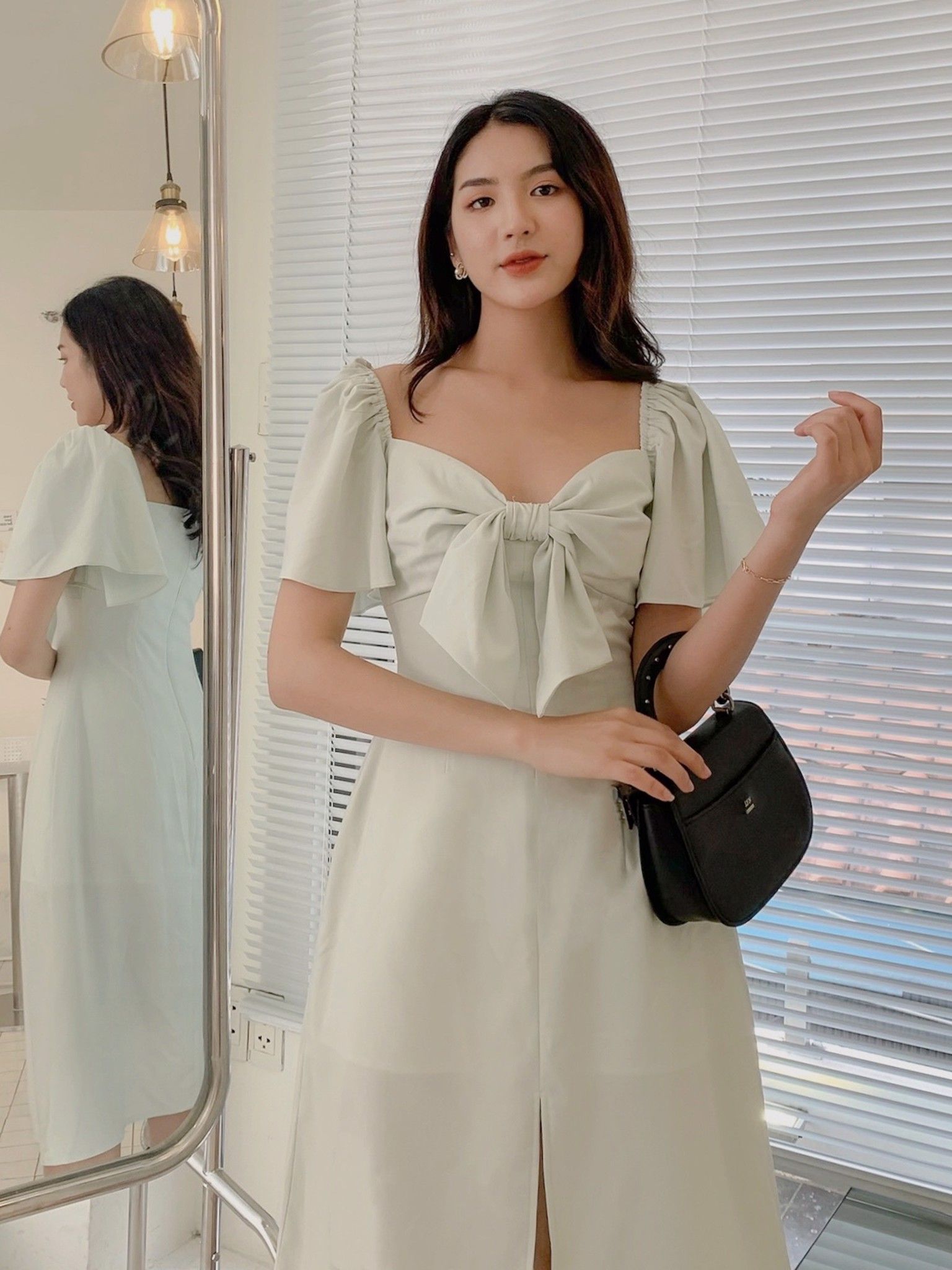 Đầm nơ ngực xẻ tà Monita