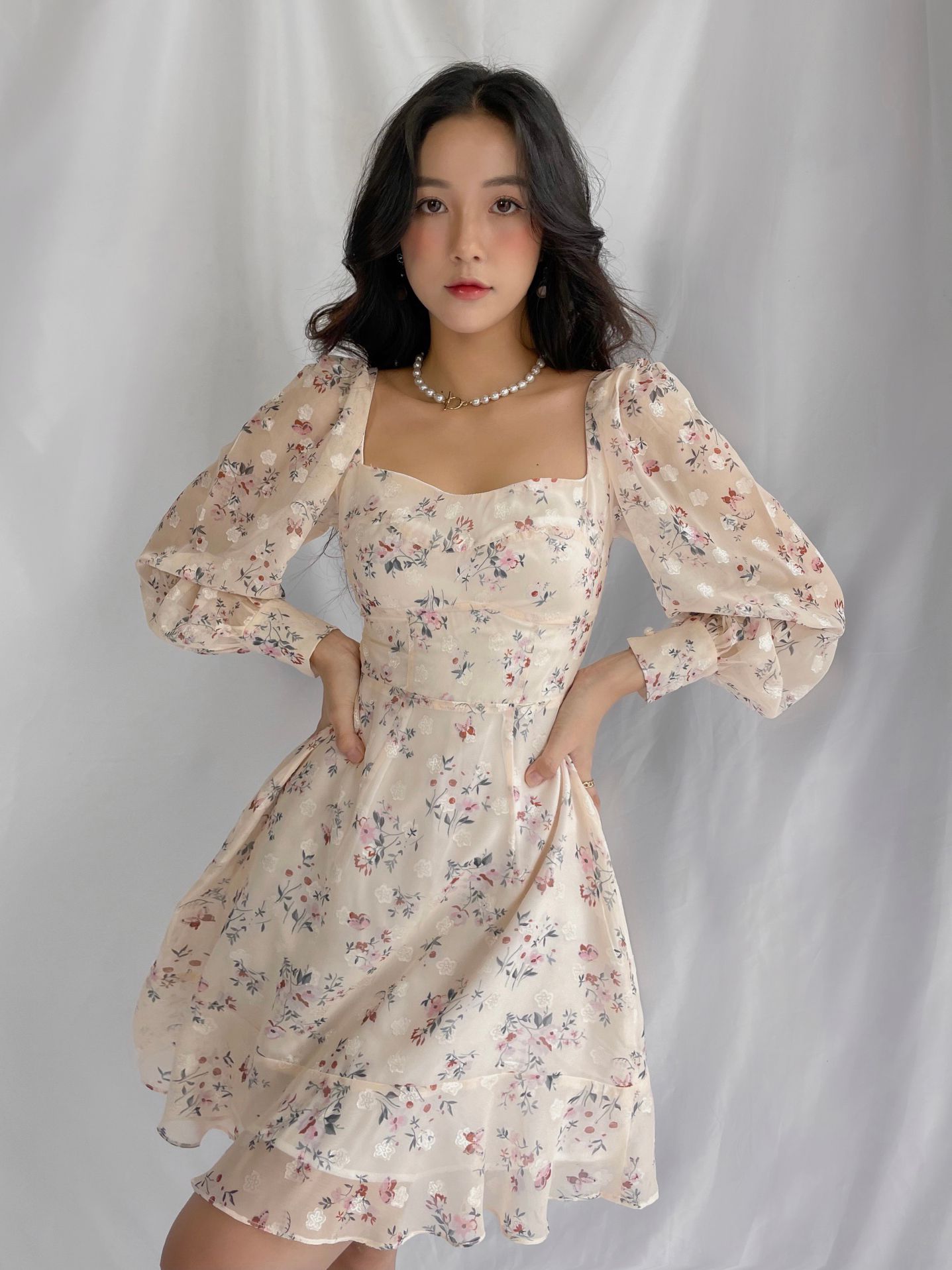 Đầm Ngắn Vience Màu Kem