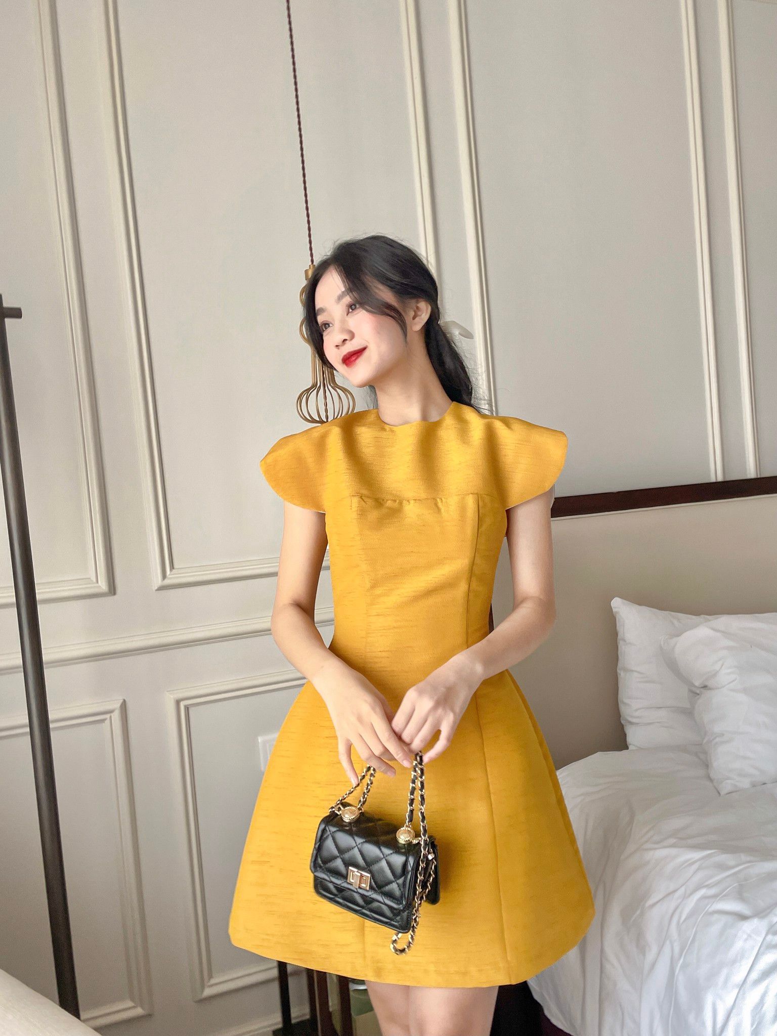 Đầm Ngắn Mirabel