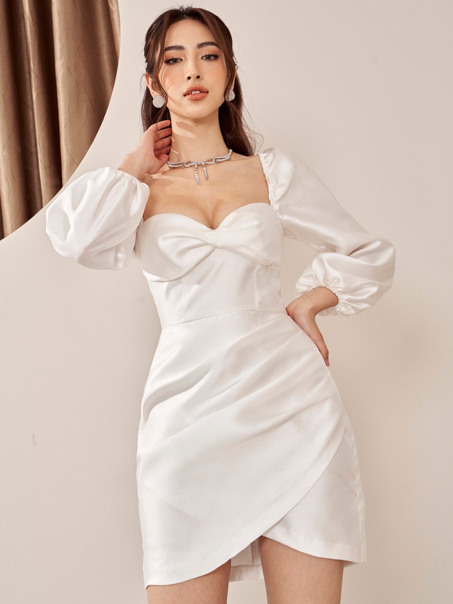 Đầm ngực xoắn Jezebel tay dài