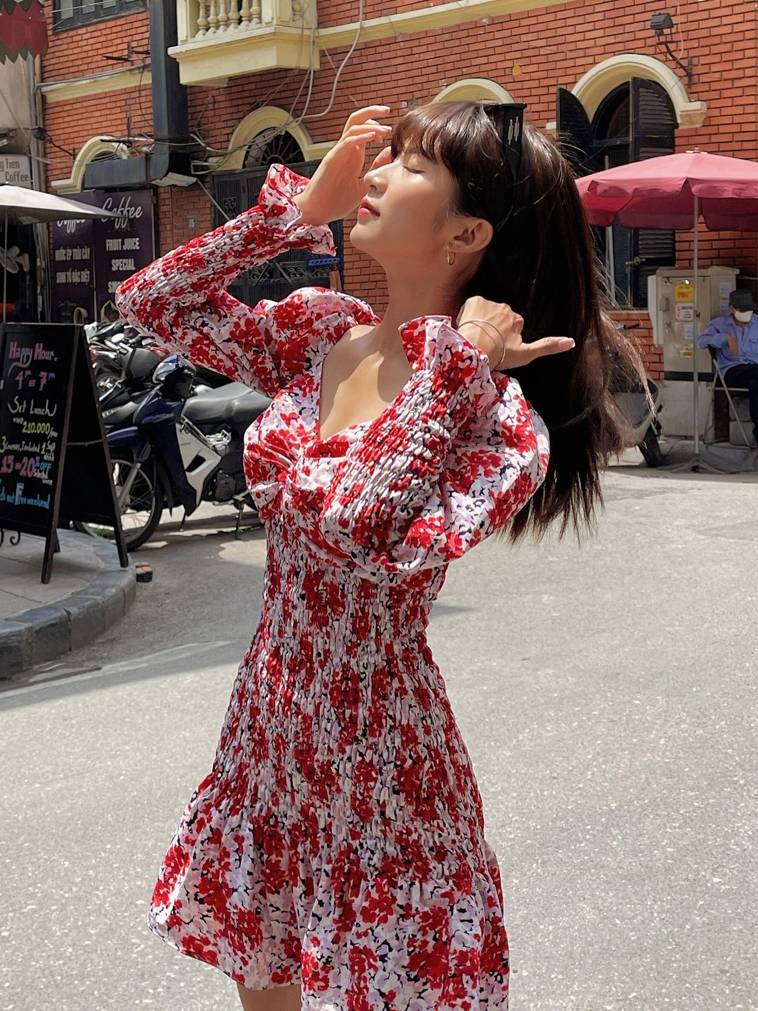 Đầm Ngắn Titus Họa Tiết Hoa Đỏ