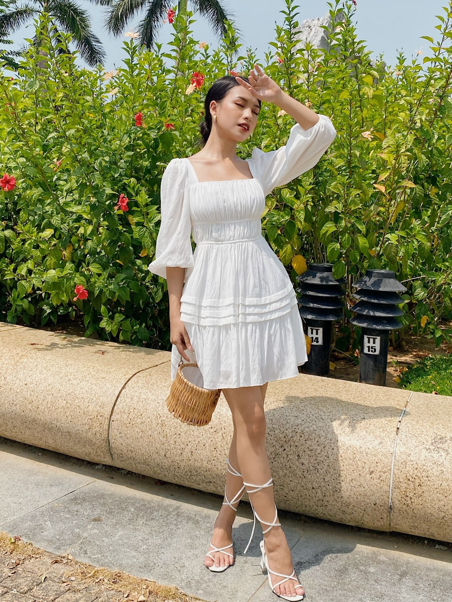 Đầm Ngắn Aronda Màu Trắng