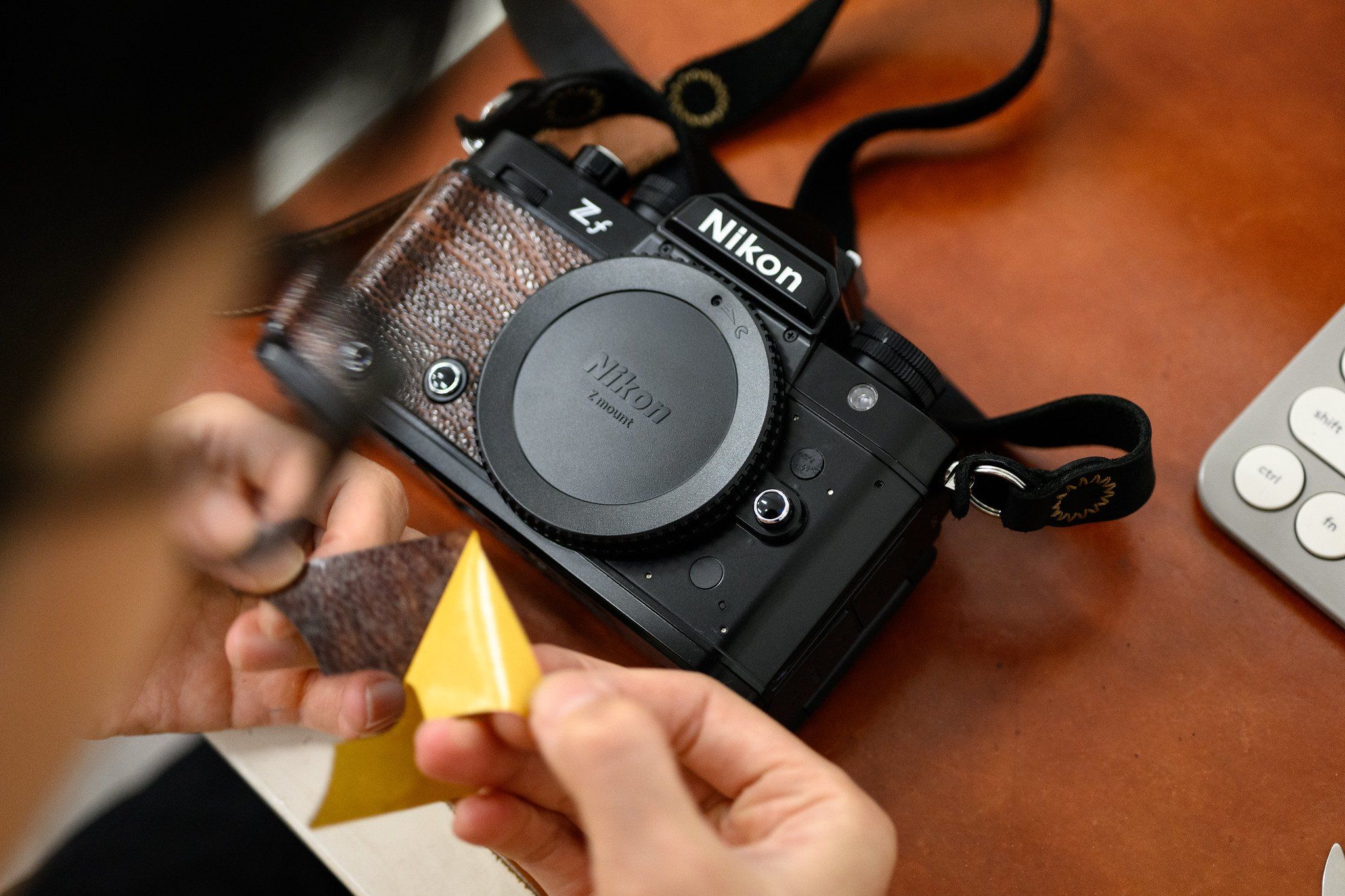 Dán da đà điểu máy ảnh Nikon Zf