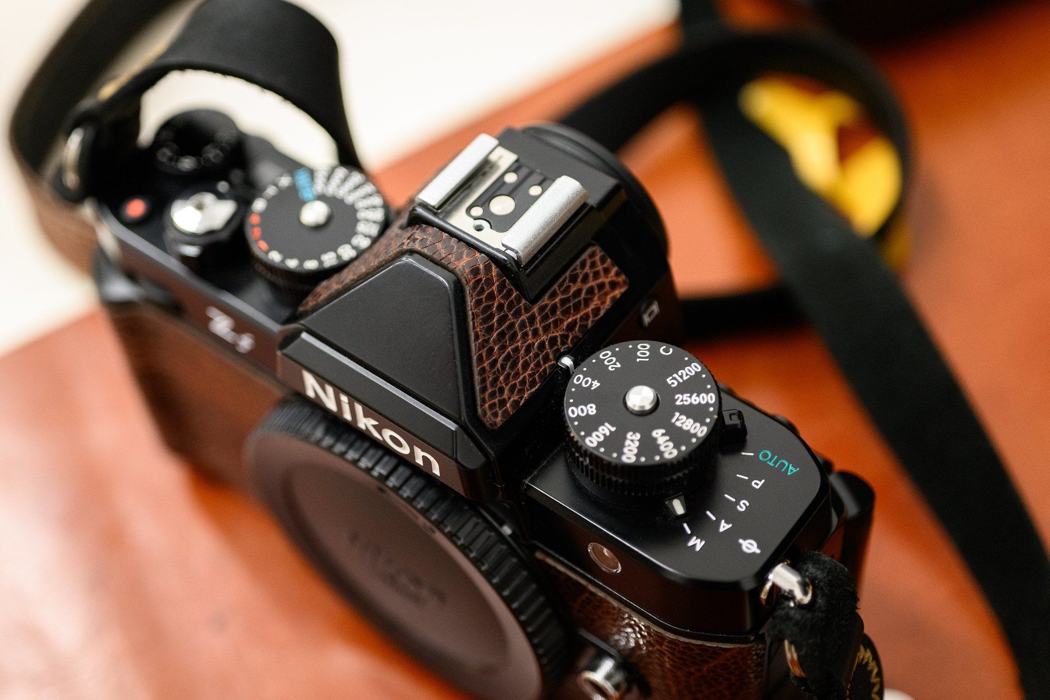 Dán da đà điểu máy ảnh Nikon Zf