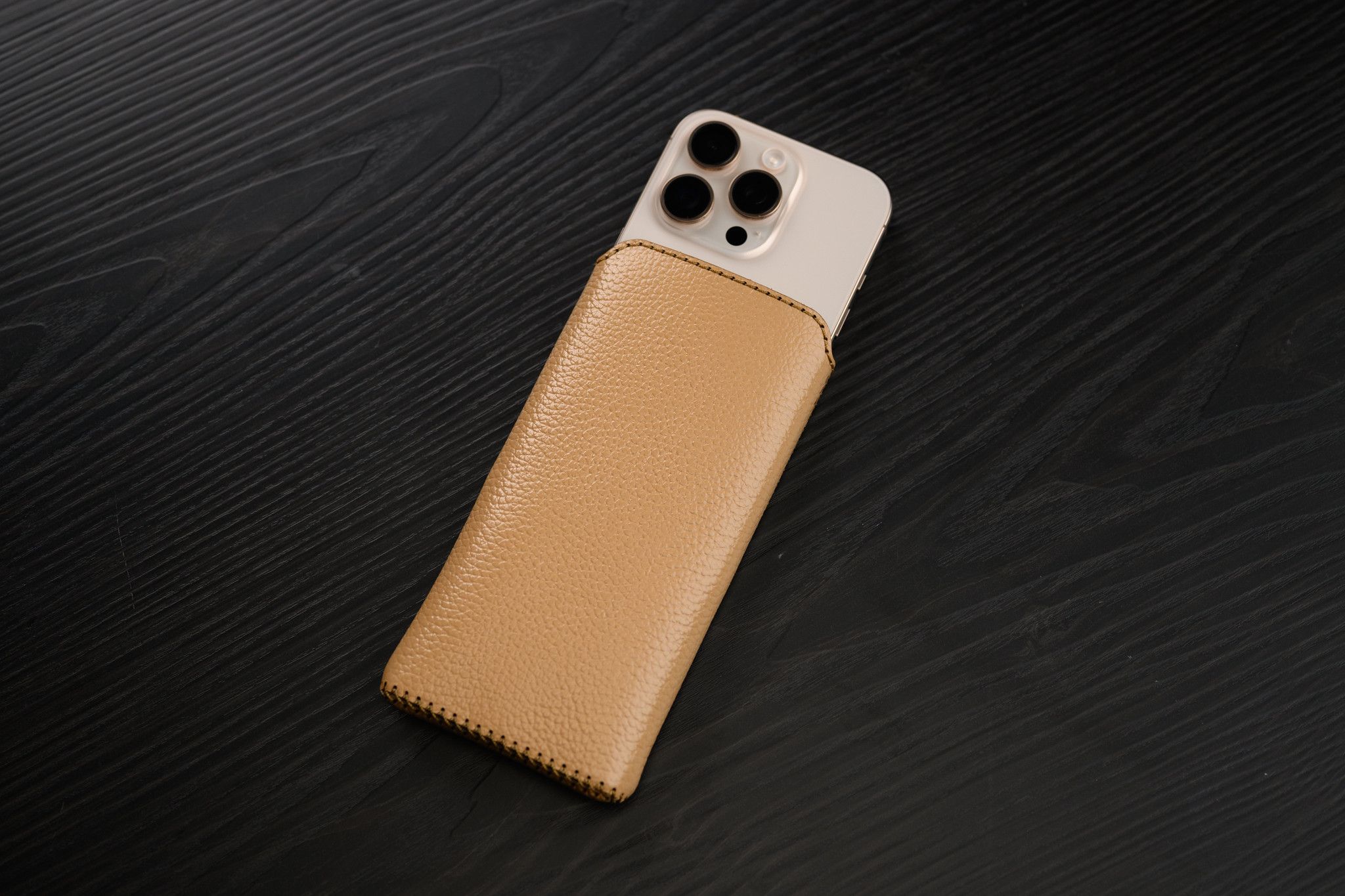 iPhone 16 Series – Bao da ôm