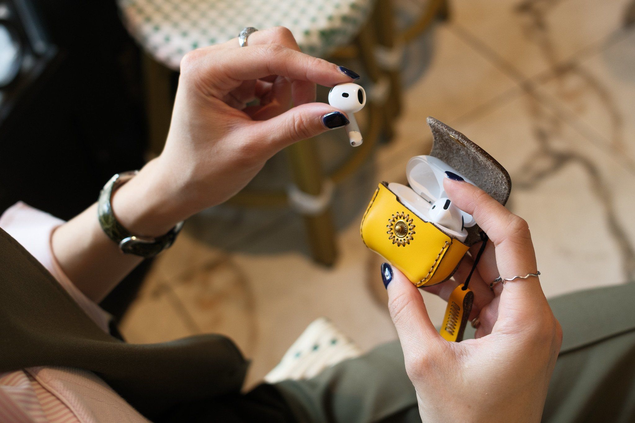Bao da SEN nút bấm Apple Airpods 4