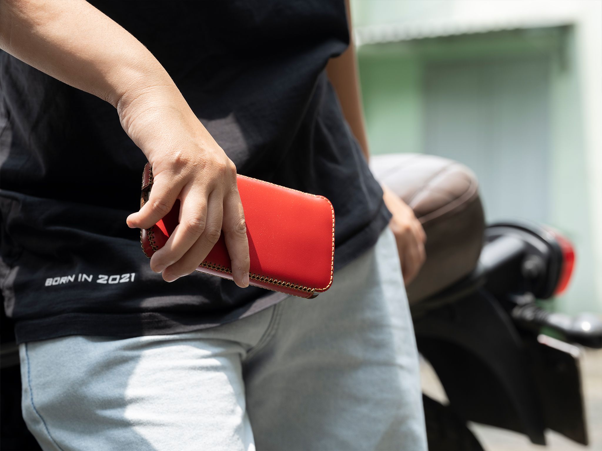 iPhone 15 Pro – Bao da hộp