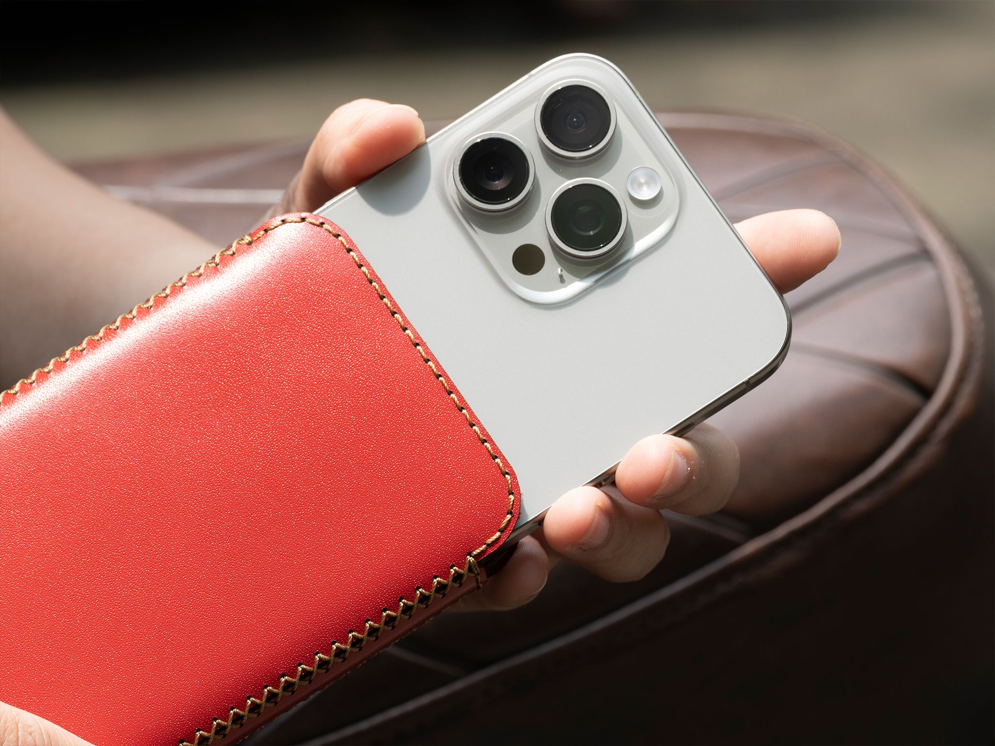 iPhone 15 Pro Max – Bao da hộp